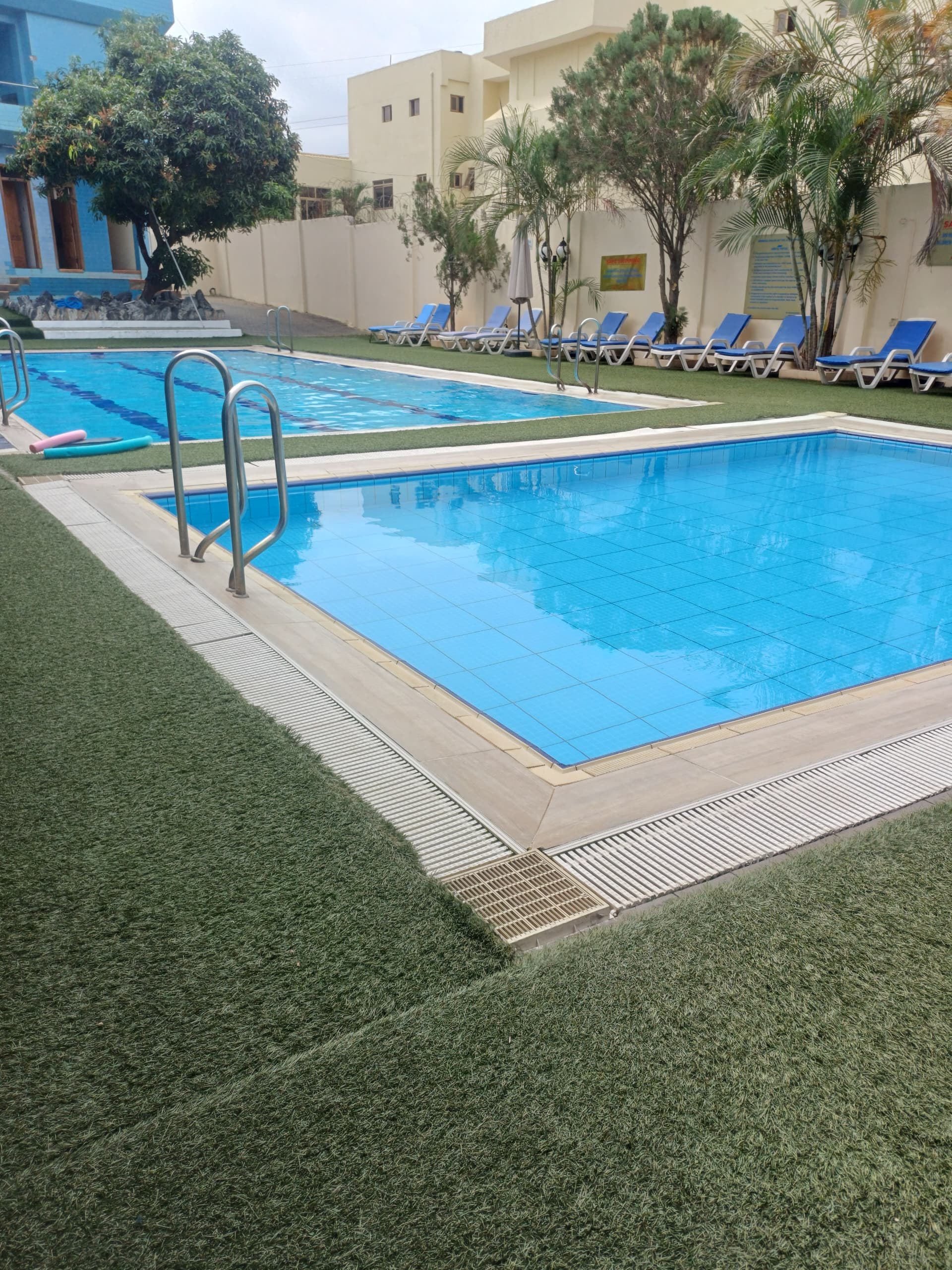 Erata Hotel East Legon swimming pool image 2
