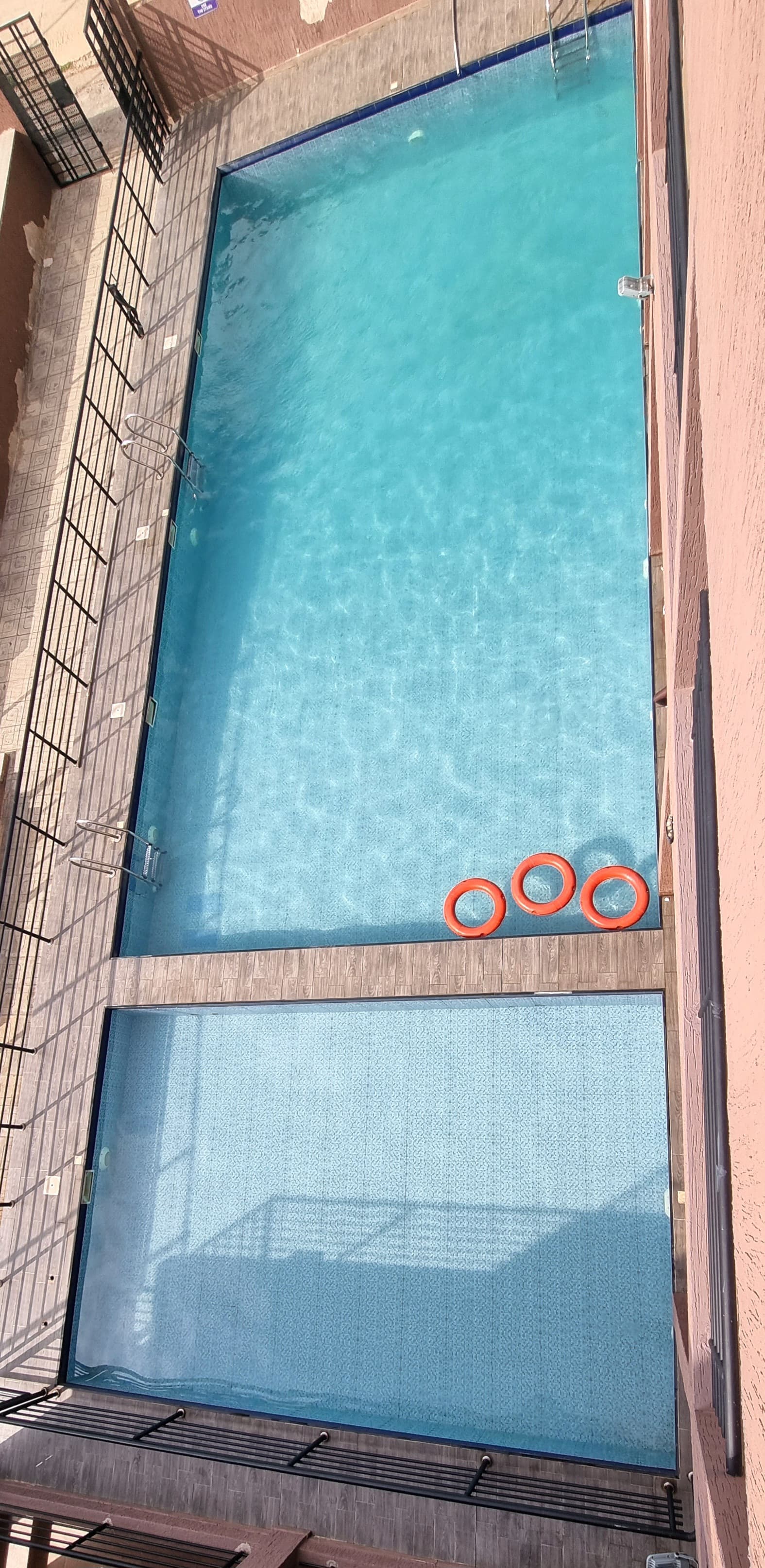 REACH TENNIS CLUB swimming pool image 1